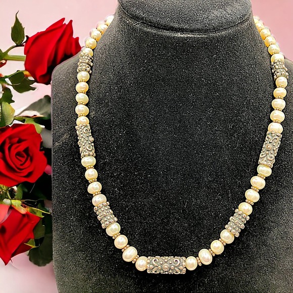 Vintage Art Deco Faux Baroque Pearl with Silver-Tone Ornate Pieces Necklace! - Picture 1 of 9